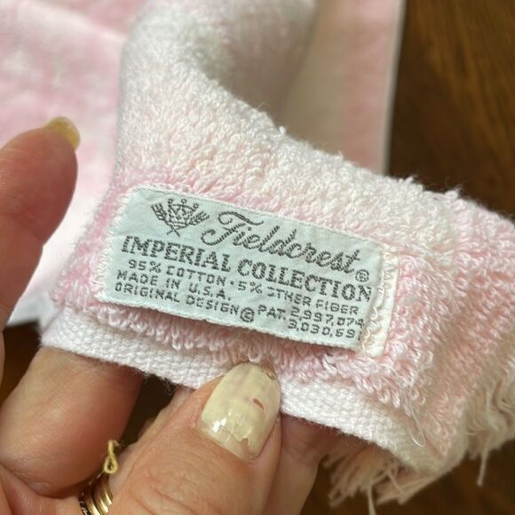 Vintage 60s Fieldcrest Imperial Collection pink cotton small bath towel - Picture 5 of 6